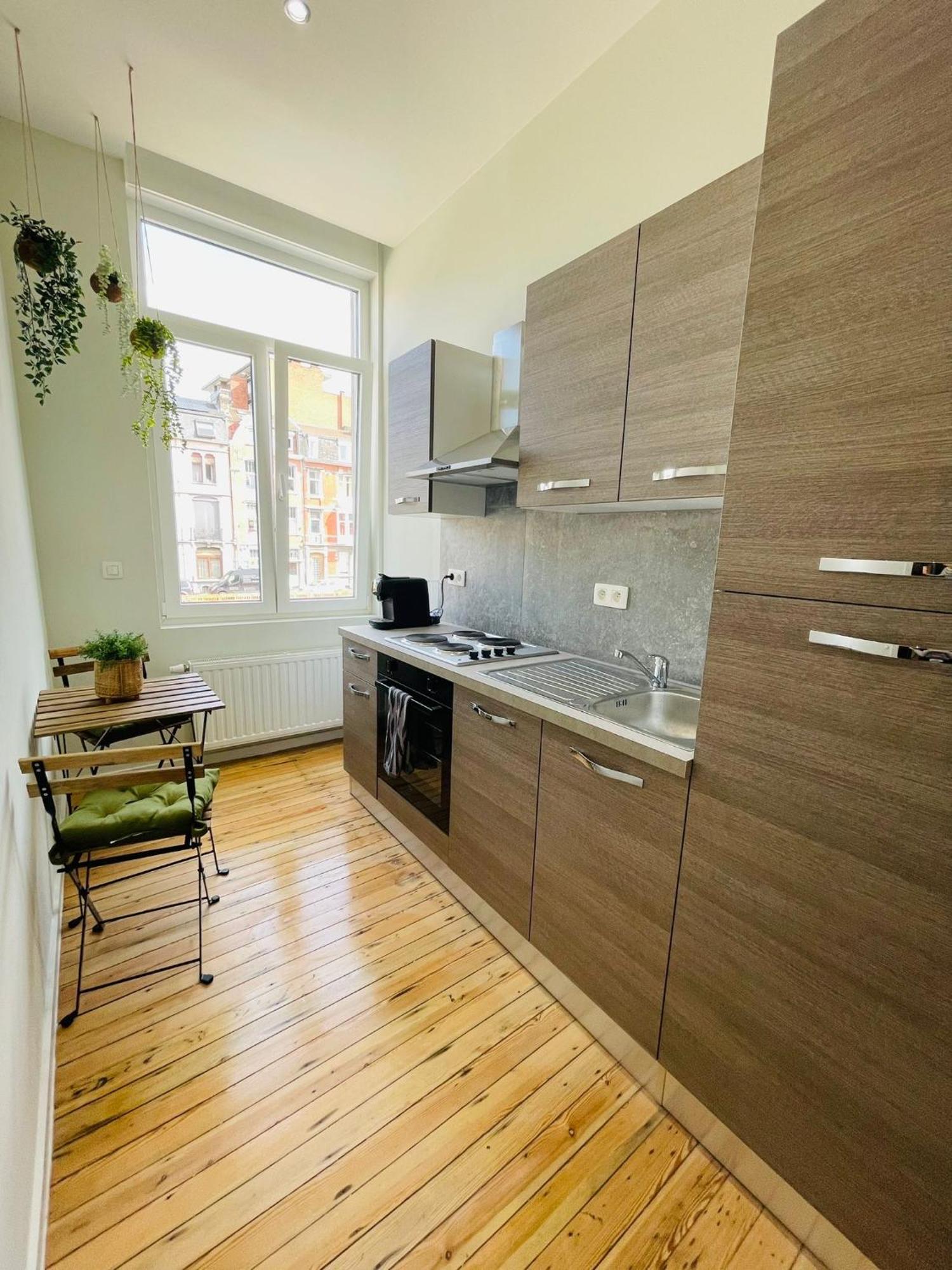 Appartement Exotique Avec Bain Balneo Liege Bagian luar foto